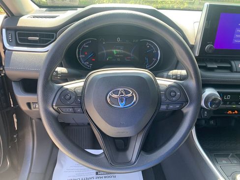 Used 2025 Toyota RAV4 XLE image 27