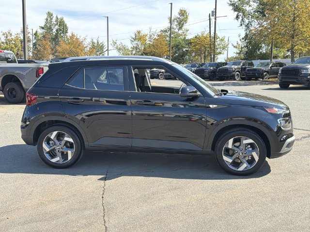 Used 2026 Hyundai Venue SEL FWD image 13