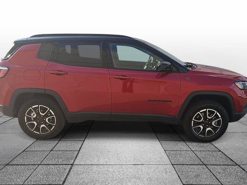 Used 2025 Jeep Compass Trailhawk AWD/4WD image 4