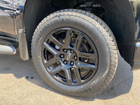 Used 2020 Chevrolet Silverado 1500 LT Trail Boss w/ Midnight Edition AWD/4WD image 32