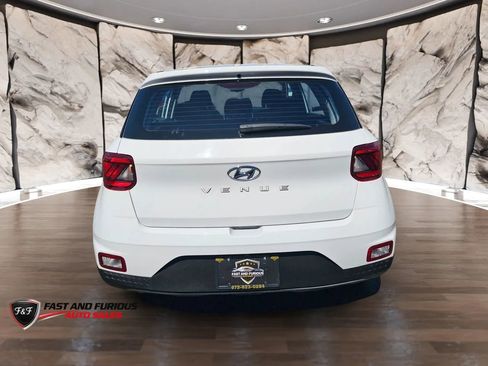 Used 2023 Hyundai Venue SEL FWD image 26