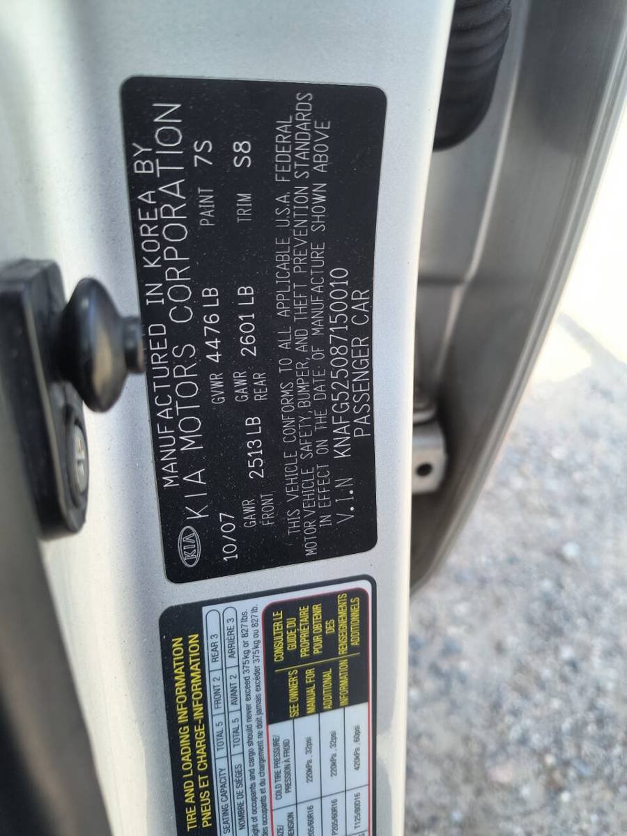 Used 2008 Kia Rondo FWD image 40