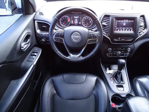 Used 2019 Jeep Cherokee Latitude Plus FWD image 22