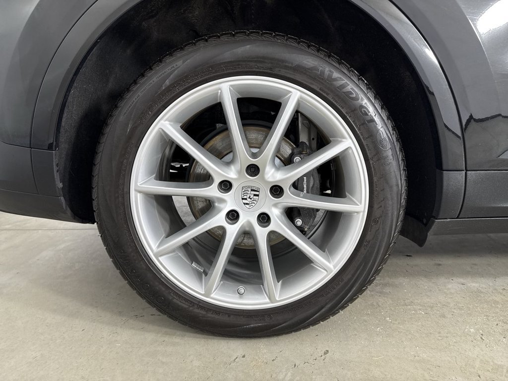 Certified 2023 Porsche Cayenne Platinum Edition AWD/4WD image 16