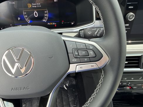 New 2026 Volkswagen Taos SE FWD image 16
