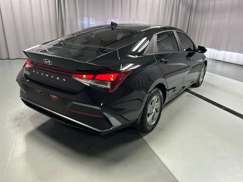 Used 2025 Hyundai Elantra SE FWD image 7