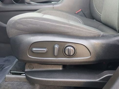 Used 2023 Chevrolet Traverse LT FWD image 22