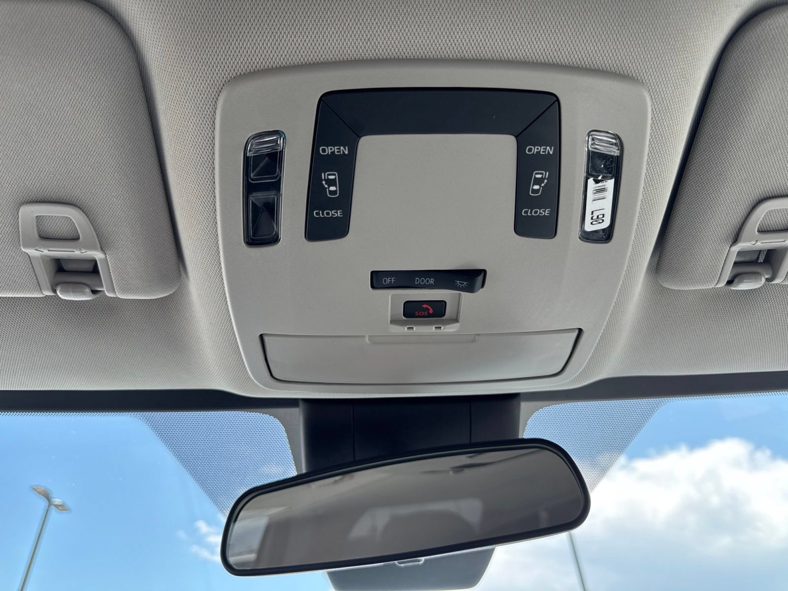 Used 2024 Toyota Sienna LE FWD image 24