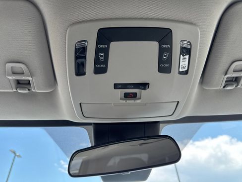 Used 2024 Toyota Sienna LE FWD image 24