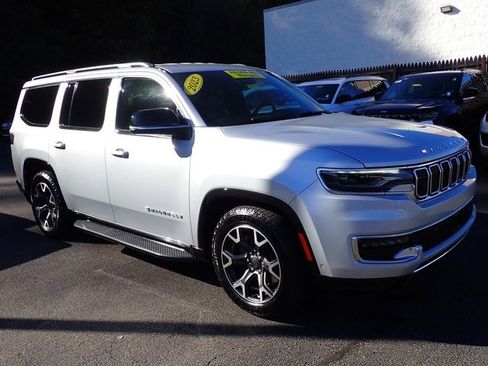 Used 2023 Jeep Wagoneer Series III w/ Preferred Equipment Group image 9