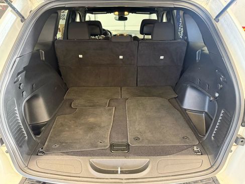 Used 2022 Jeep Grand Cherokee Laredo E AWD/4WD image 14