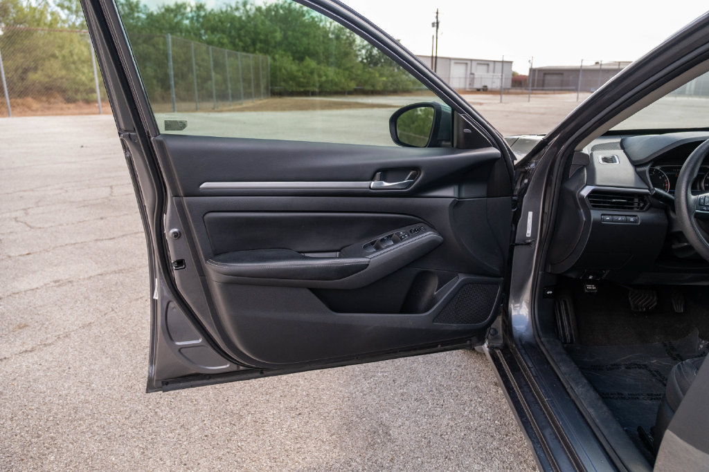 Used 2022 Nissan Altima 2.5 SV FWD image 11