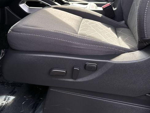 Used 2025 Nissan Frontier SV w/ SV Convenience Package image 14