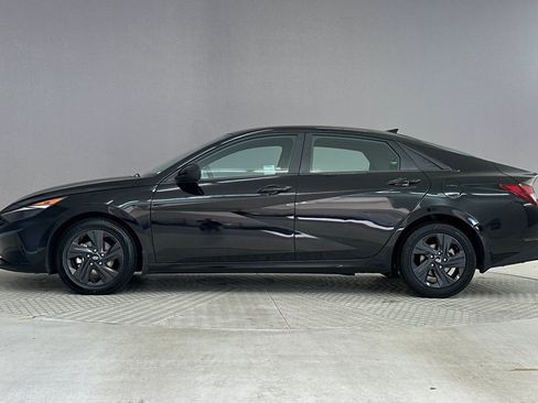 Used 2023 Hyundai Elantra SEL FWD image 2