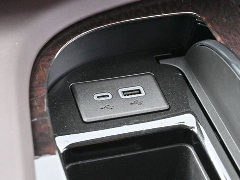 Used 2024 Cadillac Escalade Premium Luxury Platinum image 31