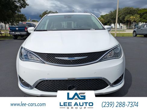 Used 2018 Chrysler Pacifica Touring-L w/ Advanced Safetytec Group FWD image 8