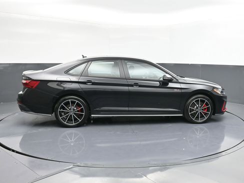 Used 2025 Volkswagen Jetta GLI Autobahn image 9