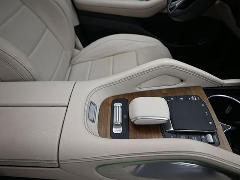 Used 2024 Mercedes-Benz GLS 450 4MATIC image 27