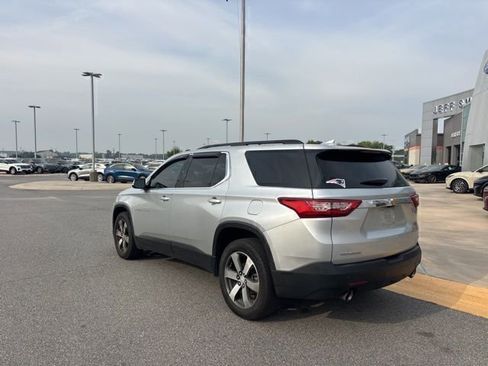 Used 2019 Chevrolet Traverse LT w/ LT Premium Package FWD image 3