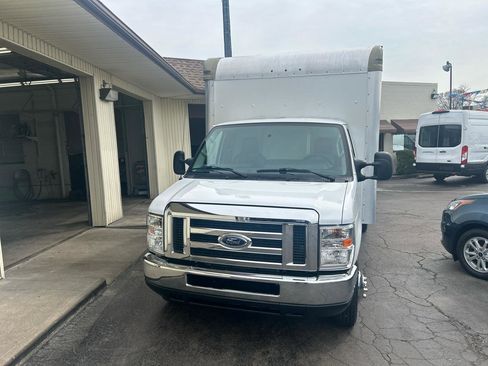 Used 2019 Ford E-350 and Econoline 350 Super Duty w/ Power Windows & Locks Group image 2