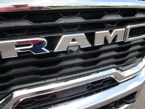 New 2026 RAM 2500 Tradesman w/ Chrome Appearance Group AWD/4WD image 18