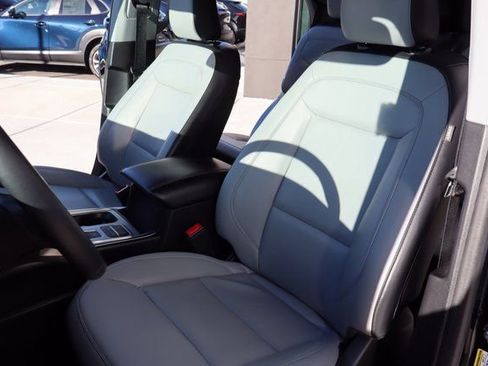 Used 2021 Ford Explorer XLT w/ Equipment Group 202A image 12