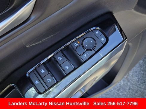 Used 2024 Nissan Pathfinder SL FWD image 22