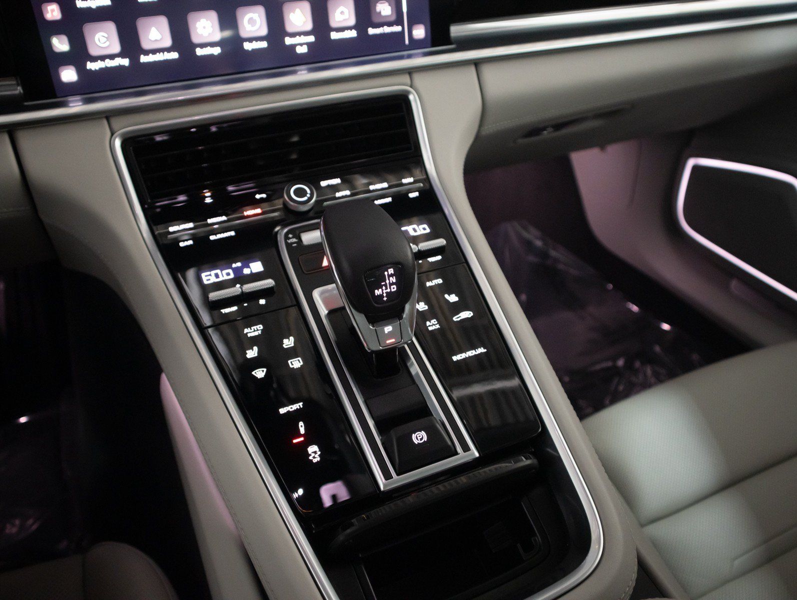 Certified 2023 Porsche Panamera 4 w/ Premium Package AWD/4WD image 19