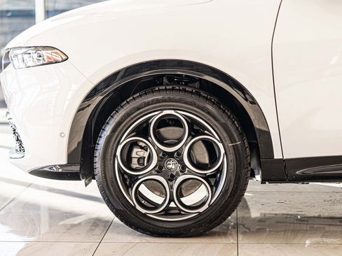 New 2025 Alfa Romeo Tonale w/ Premium Package image 8