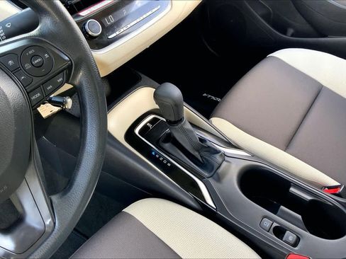 Used 2025 Toyota Corolla LE FWD image 16