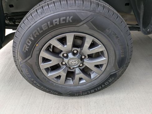 Used 2021 Toyota Tacoma SR5 RWD image 4