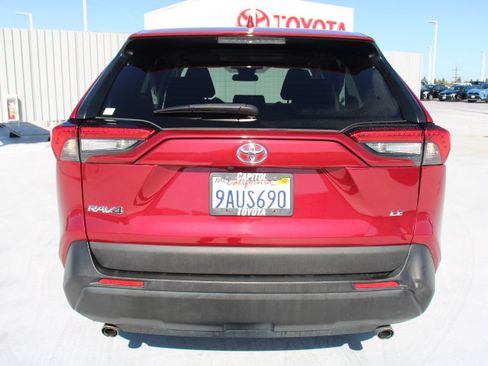 Certified 2022 Toyota RAV4 LE FWD image 4