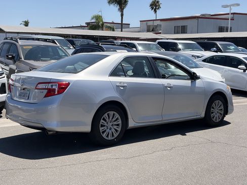 Used 2012 Toyota Camry LE FWD image 3