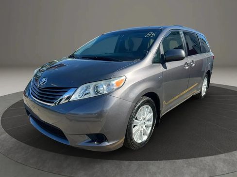 Used 2017 Toyota Sienna LE AWD/4WD image 1