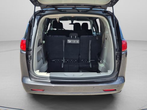 Used 2018 Chrysler Pacifica L FWD image 9