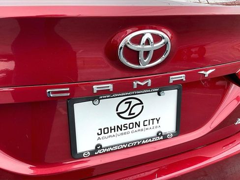 Used 2018 Toyota Camry L image 8