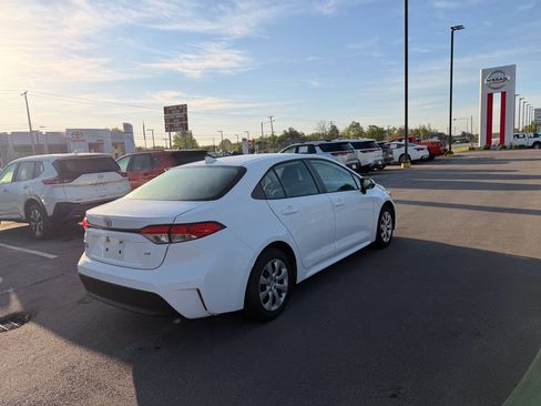 Used 2023 Toyota Corolla LE FWD image 3