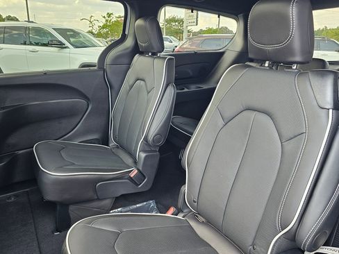 New 2026 Chrysler Pacifica Limited w/ Uconnect Theater Family Group image 26