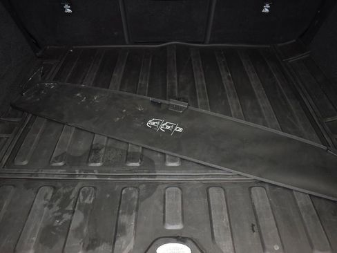 Used 2023 Land Rover Discovery HSE R-Dynamic image 18