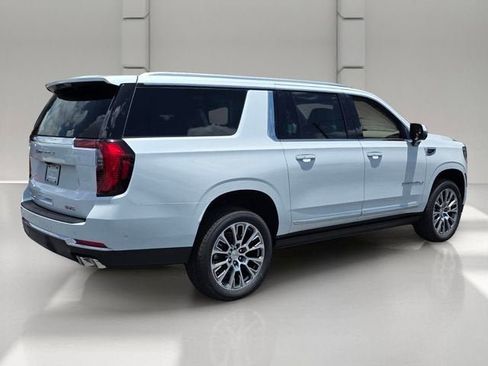 Used 2026 GMC Yukon XL Denali w/ Sun & Power Step Package AWD/4WD image 5
