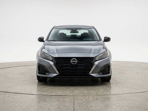 Used 2025 Nissan Altima 2.5 SV image 2