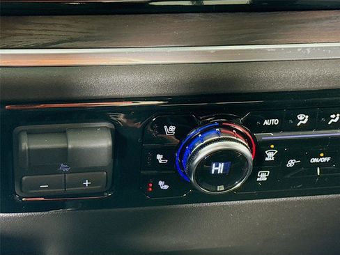 New 2026 GMC Sierra 2500 SLT w/ SLT Premium Package image 16