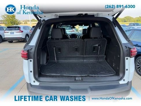 Used 2022 Chevrolet Traverse LT w/ LT Premium Package AWD/4WD image 9