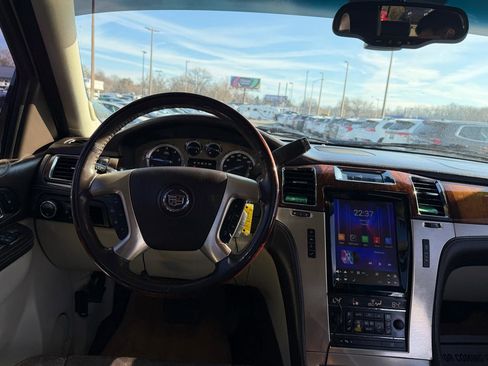 Used 2012 Cadillac Escalade Platinum image 17