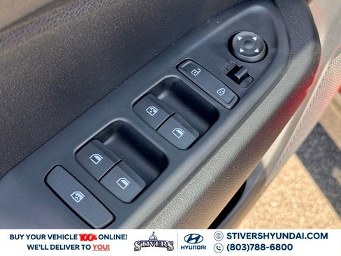 Certified 2025 Hyundai Venue SEL image 23