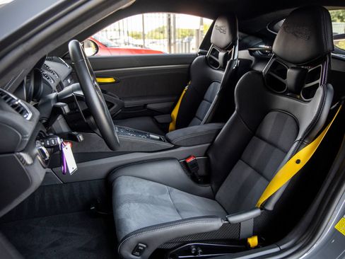 Certified 2024 Porsche 718 Cayman GT4 RS RWD image 5