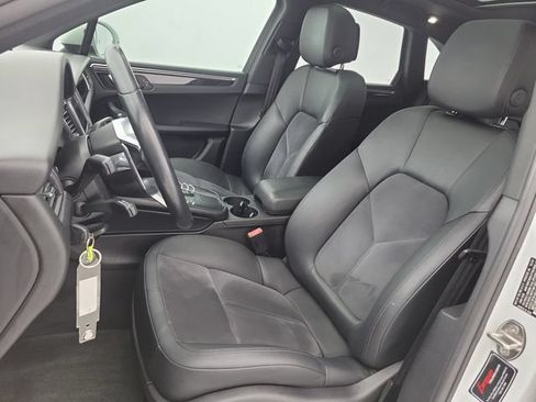 Used 2018 Porsche Macan AWD/4WD image 17