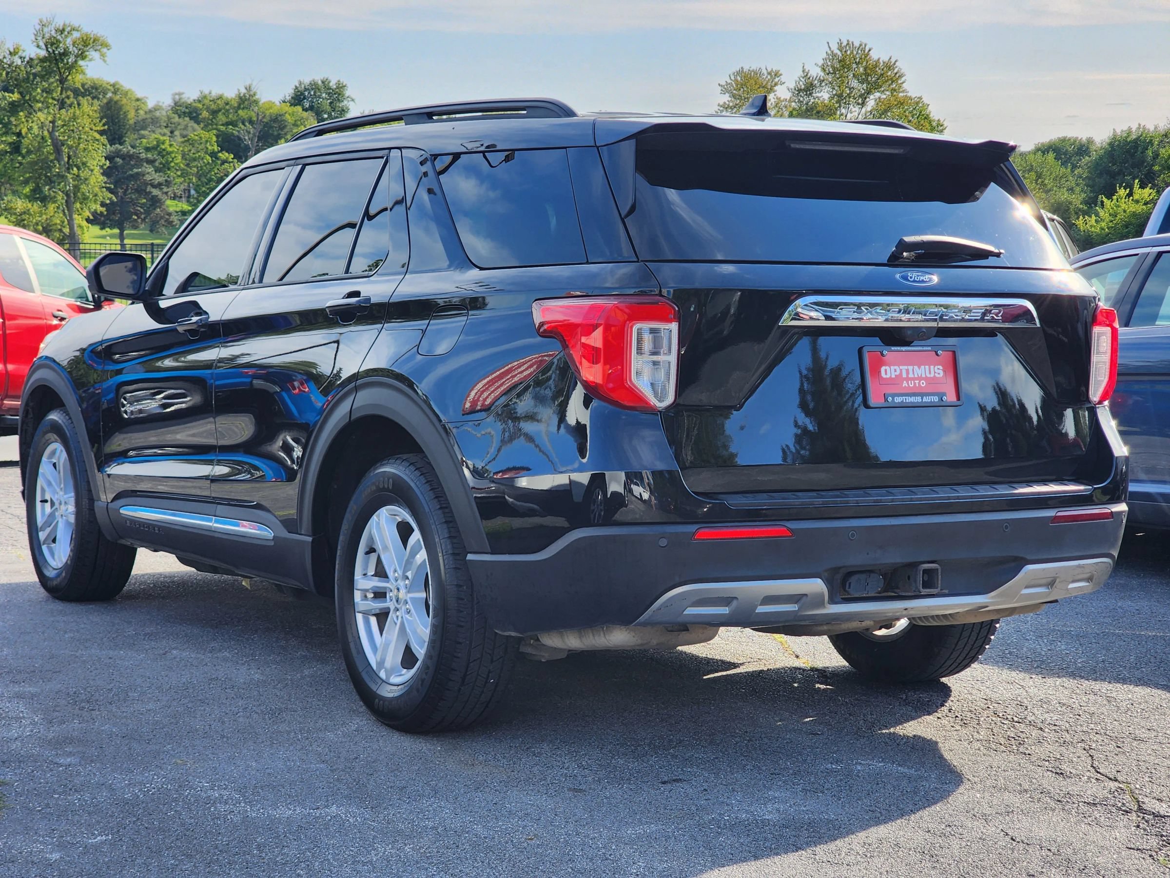 Used 2020 Ford Explorer XLT w/ Equipment Group 202A AWD/4WD image 5