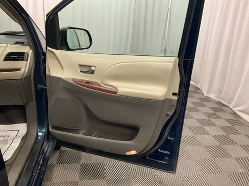 Used 2011 Toyota Sienna XLE w/ Entertainment Pkg image 30