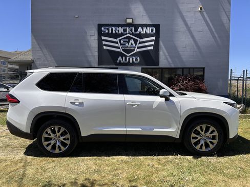 Used 2024 Toyota Grand Highlander AWD Hybrid image 5